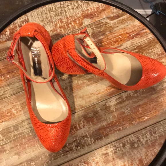 Orange leather alligator/snake print heels - Picture 2 of 4